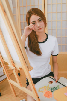 趴在办公桌上睡觉腿麻